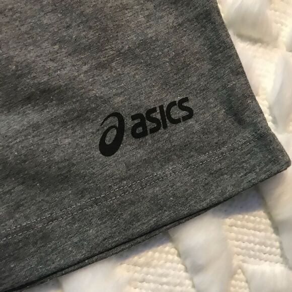 NEW ASICS Runs Deep Short Sleeve T Shirt Gray - Picture 5 of 6
